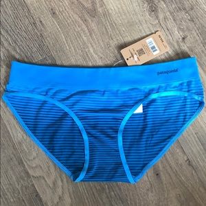 Patagonia active hipster- medium (NWT)